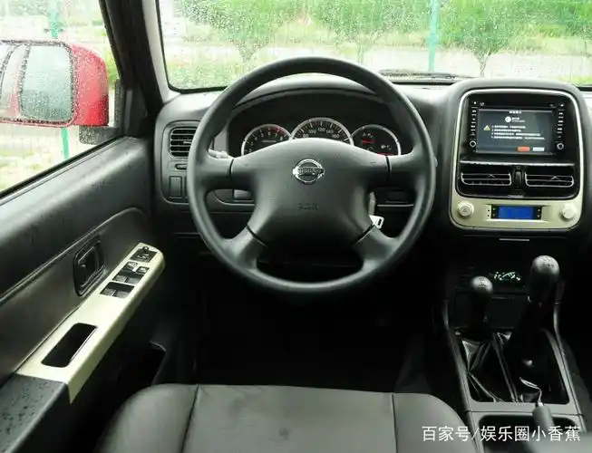 车中很多内饰设计比较满意,东风日产,帕拉丁2013款,看得出设计师用了