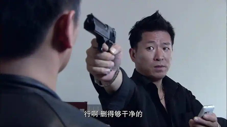 暗警:姐姐骗警校弟弟运毒,害弟弟被警校开除,弟弟上去就一巴掌