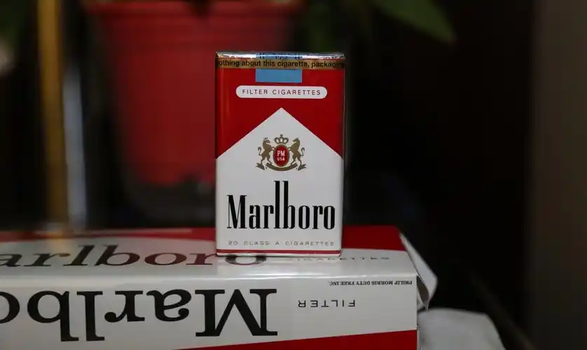 万宝路软白万宝路硬白它是湖南中烟工业公司长沙卷烟厂出品.