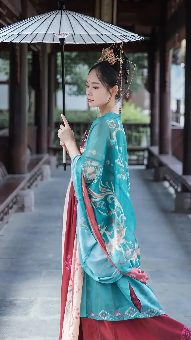 你在桥上看风景,看风景的人在楼上看你;#古风摄影 #汉服摄影 - 抖音