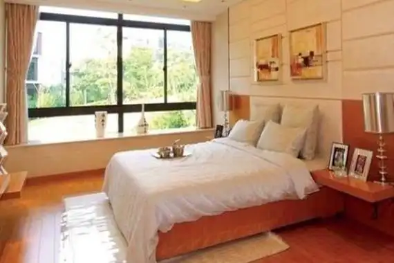 卧室床头靠窗的化解方法