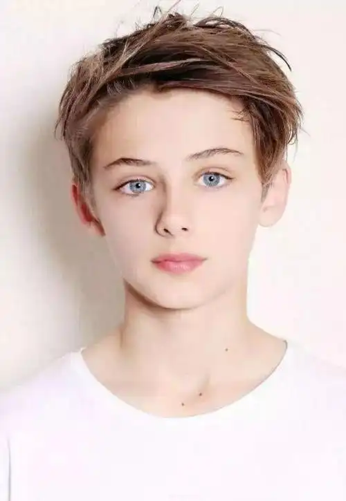 世界上最美丽男孩蓝眼睛如同璀璨宝石16岁颜值就让人着迷