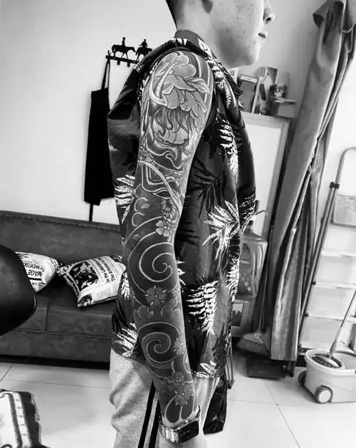 老传统花臂纹身图片_手臂老传统纹身图案