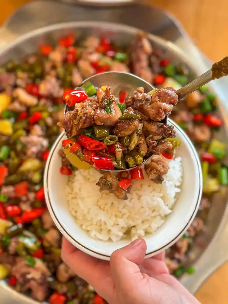 泡椒兔虽然好吃97但是太费饭了.