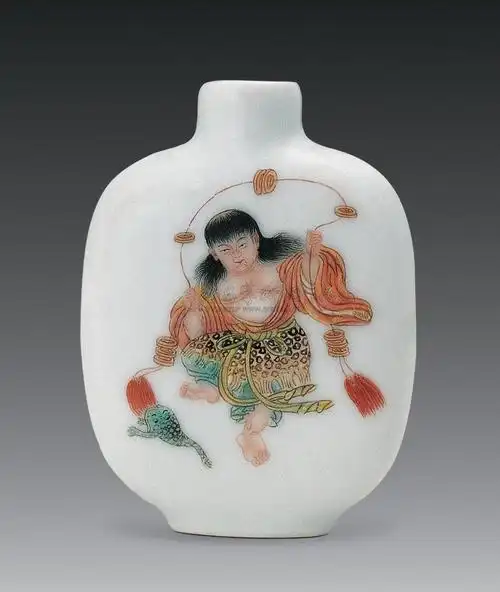 1228 清道光 粉彩刘海戏金蟾鼻烟壶