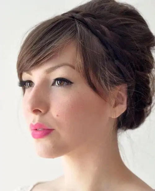 也是最经典最百搭的一款发型,不过黑长直留久了未免太没创意!