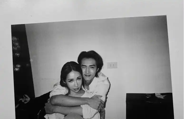 萧亚轩因脑压过高挂急诊,小16岁男友曾因吐血入院?_身体_工作_黄皓