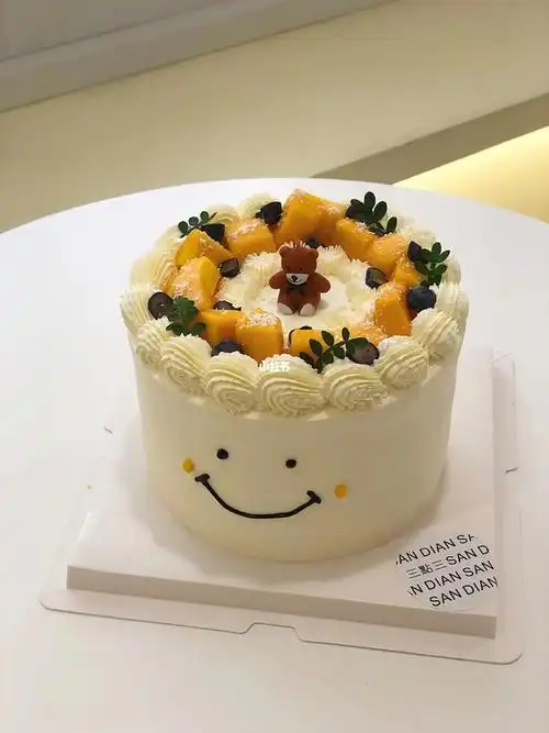 清新又可爱啦 六寸八寸都好看又可爱#小熊蛋糕  #蛋糕  #最好吃的奶油