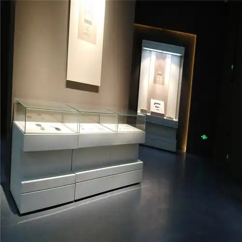 博物馆展示柜.jpg