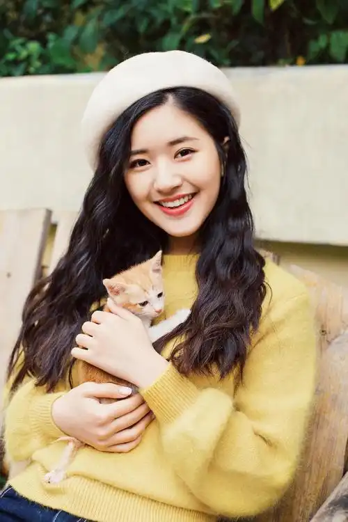 "最强甜妹"赵露思:从网红到一夜成名,成功把一手烂牌打成王炸