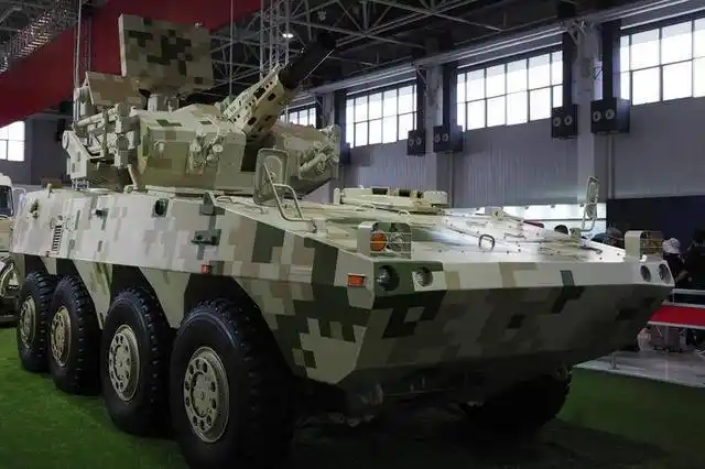 作者强调,本届珠海航展中,中国除了展示625e型防空系统外,也展示了和