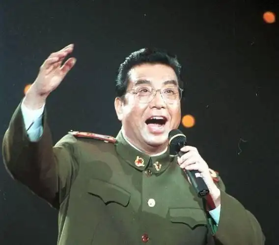 84岁被妻儿"坑哭"的李双江,已经活成了一个笑话|梦鸽|蒋英|李天一