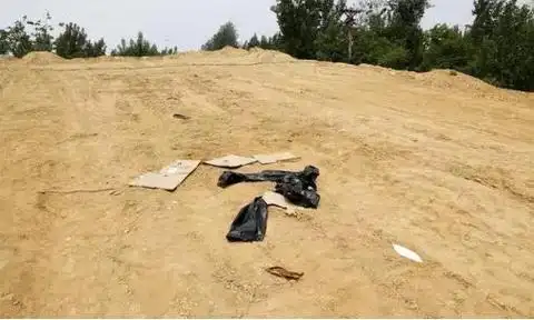 空中小姐名叫李明珠,年仅21岁,1997年生于山东济南,是一个很普