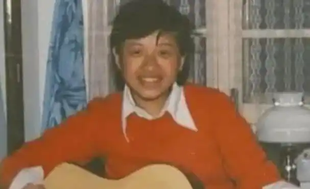 韩红自称大学校花本以为是句玩笑话看到18岁照片被惊艳了