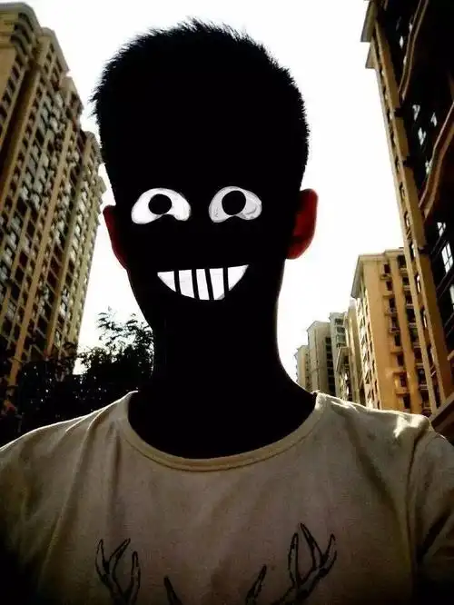 晒黑之后,自拍发朋友圈,总是有微信好友评论: 10级美颜功能真好用.