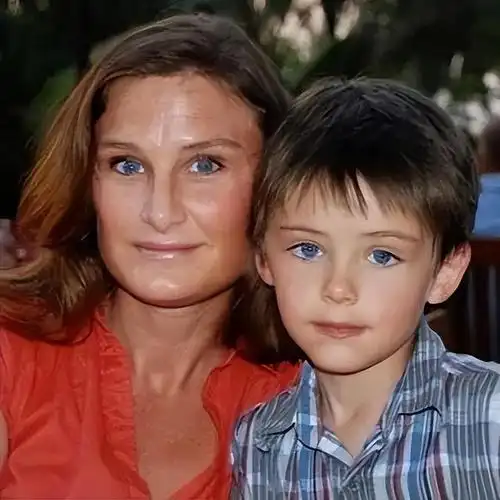 2004年,威廉·米勒出生于英国德文郡,他的母亲是一名模特,父亲是一名