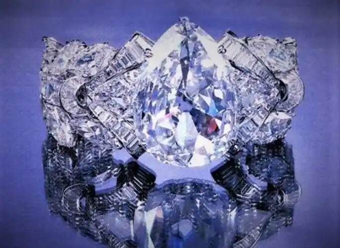 艾克沙修钻石意指"志高无尚"或"高尚无比",是世界第二大钻石的原石