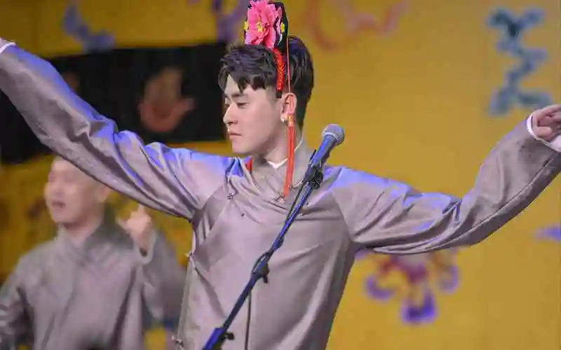 【张云雷】一个把大褂穿成旗袍的男人