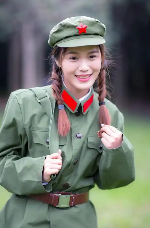 漂亮的女兵