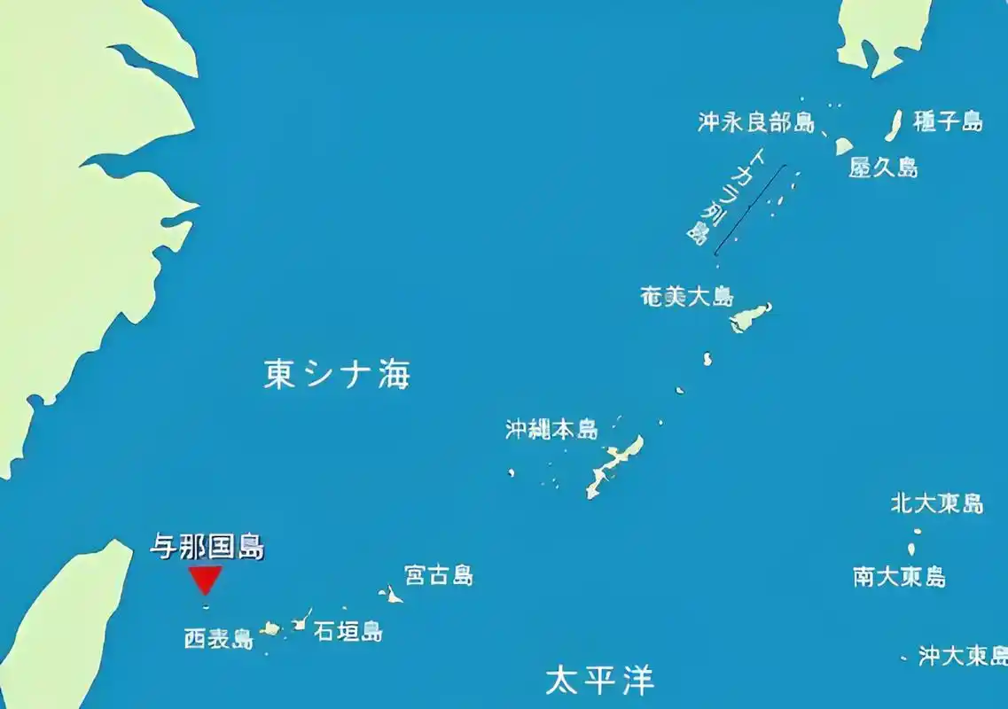 琉球群岛位于中国和日本之间,与中国关系非常密切.