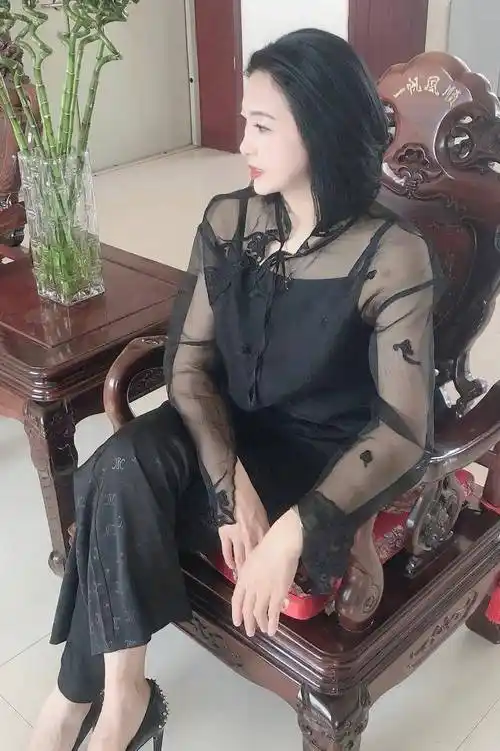 四十岁的女人,积攒了岁月的美丽,它们像牡丹一样华贵,比牡丹更好