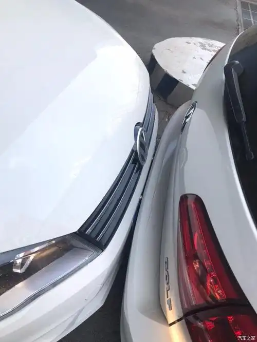 车子被人追尾了有懂的帮看看