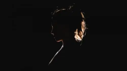 背光人像摄影图片-人物壁纸-高清人物图片-第5图-娟娟壁纸