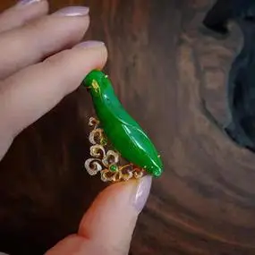 龢盒原创 18k金镶钻辣绿老翡翠豆荚胸针吊坠2用款