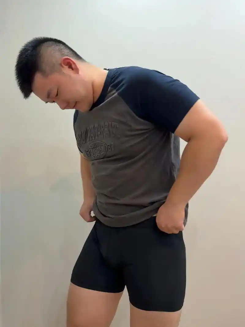 尤其是裆部出汗,普通棉质内裤吸汗以后