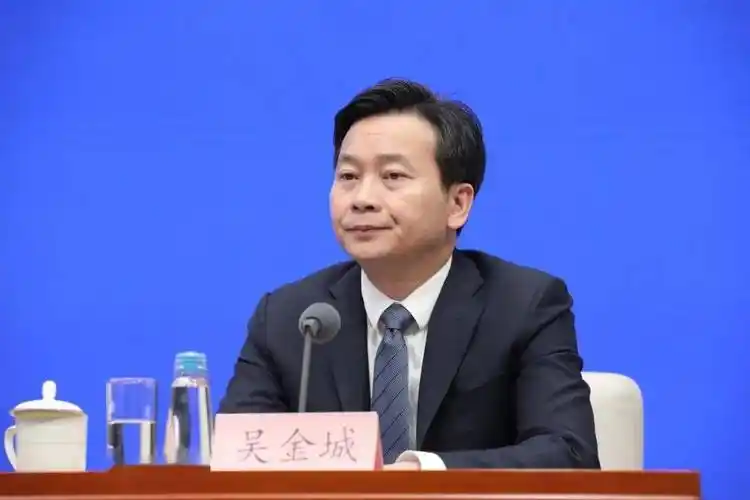 对此,上海市人民政府副秘书长,浦东新区区委副书记,区长吴金城表示