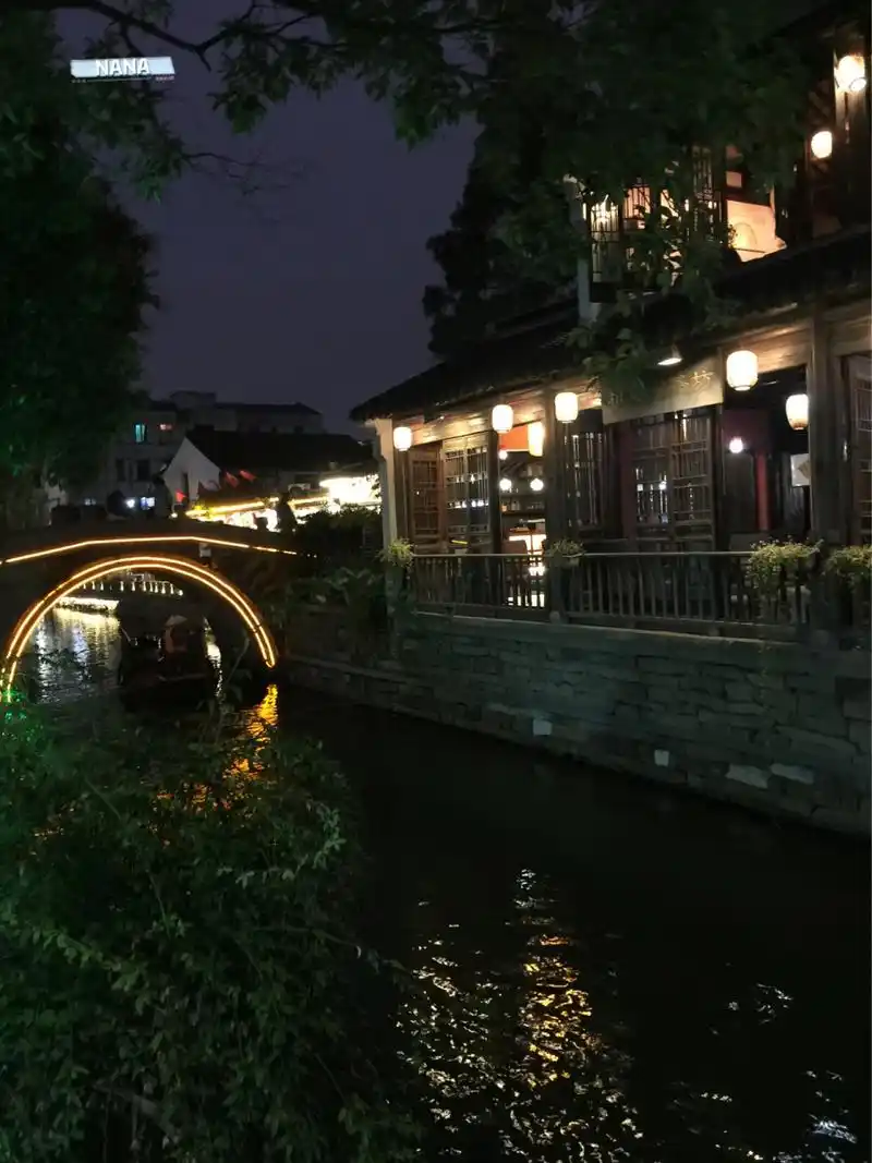 苏州平江路(实拍夜景91) 苏州平江文化街区具有典型的江南之美:小桥