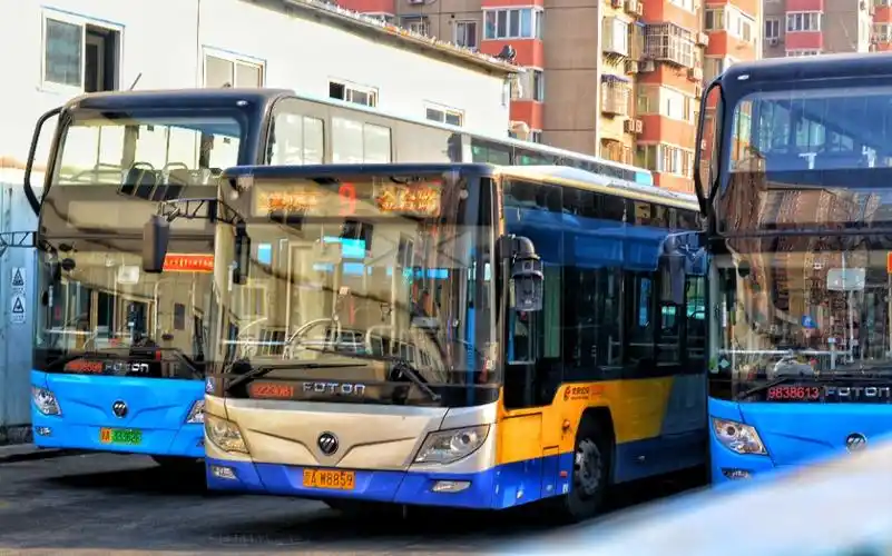 绝版北京公交9路铰接末班车9223061出场站送车再见再也不见