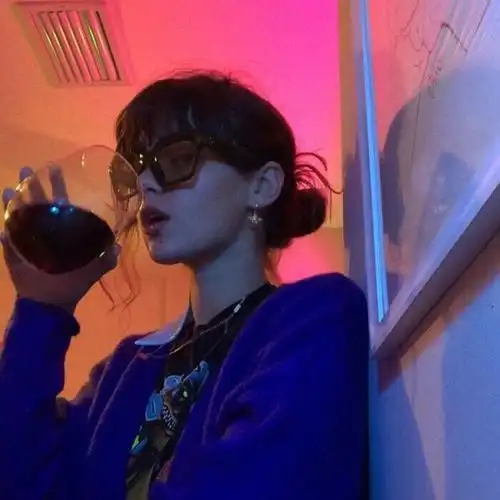 有木有美女喝酒的头像