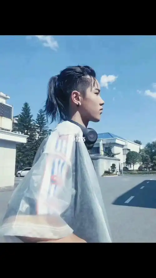 男士扎辫小马尾_马尾_染发_时尚_发型