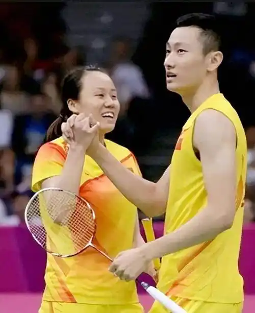 张楠:国羽双打"天花板",奥运两金得主,却被叫了9年"渣男"_赵芸蕾_和