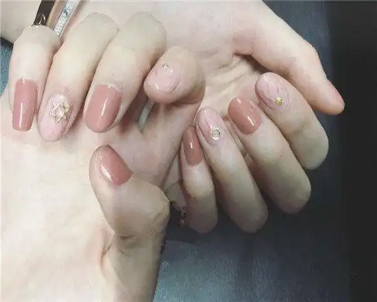 裸色美甲图片2017款式