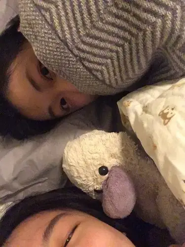 和姐姐的朋友睡觉但还是最喜欢姐姐