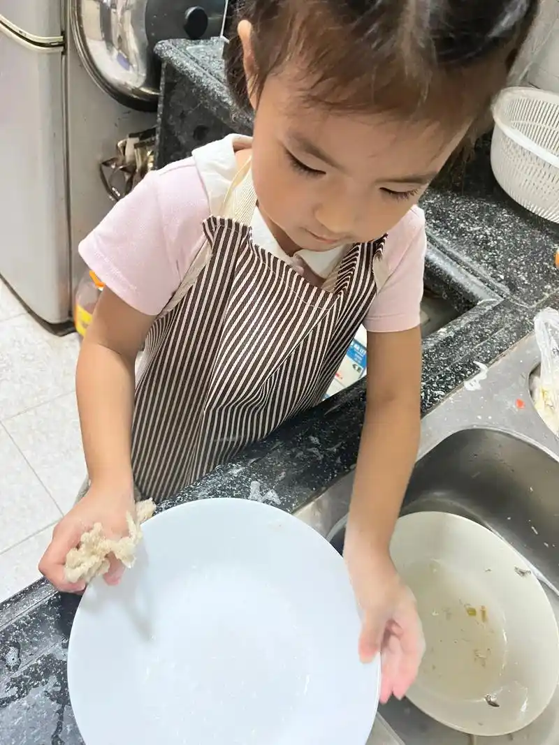 喜欢洗碗的女孩