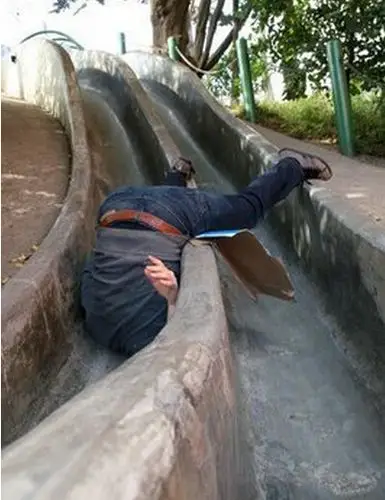 的死亡滑梯其实并不是很恐怖,这个滑梯本来是由一个14岁小孩提出来的