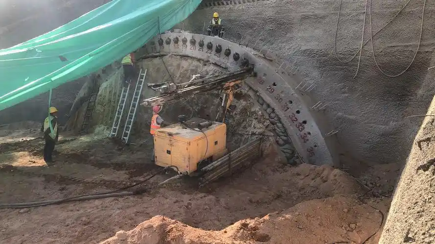 f隧道洞口大管棚施工