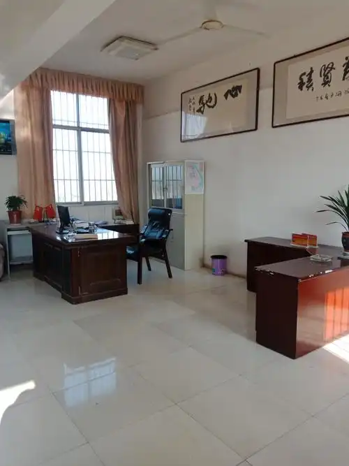 写美篇团结和谐,富有浓厚文化氛围的七年级东楼办公室