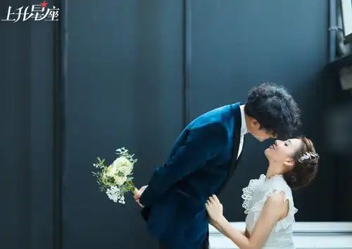 李茂弦子合体拍婚纱秀恩爱 自曝合体鸳鸯浴时求婚太羞人