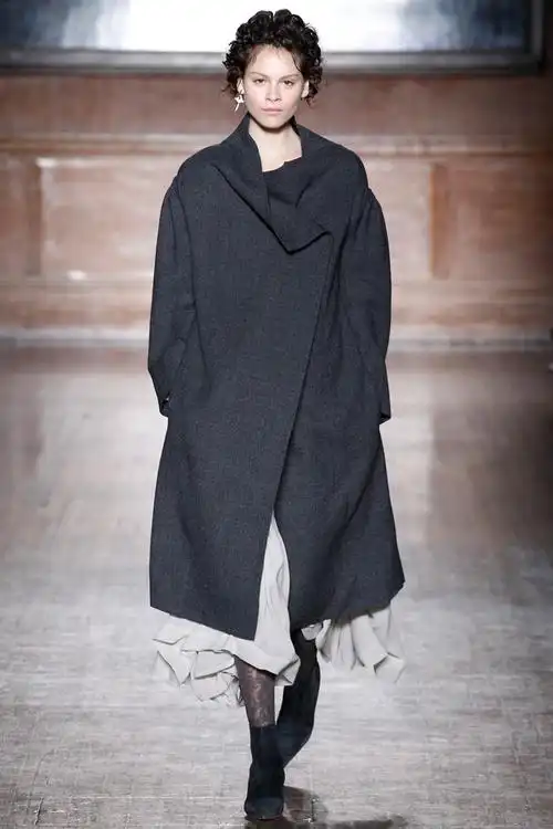 vivienne westwood red label(薇薇安·威斯特伍德红标)于伦敦时装周