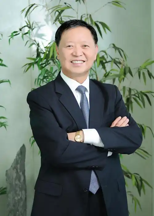 隆力奇徐之伟:从蛇王到民族日化"领航人"