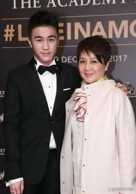 何猷君街头被骂深扒小金土豆过往才不是没有故事的男同学