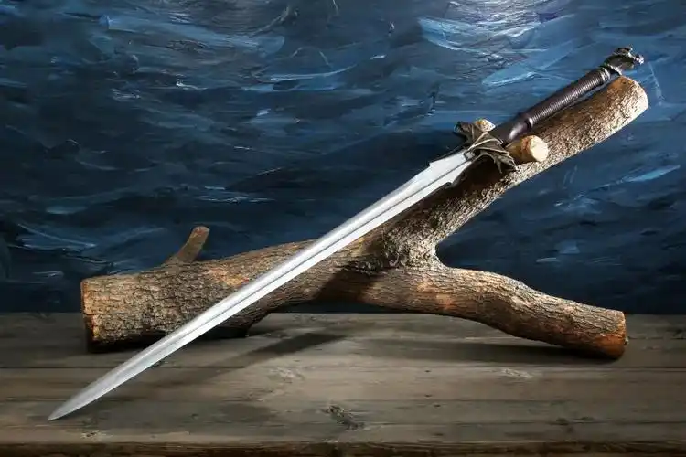 以蛇为柄,这把造型奇特的西方剑,还你一个魔幻现场!