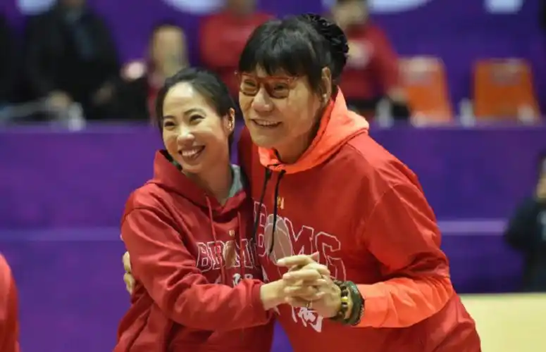 女篮92年黄金一代现状:郑海霞56岁已婚未育 王芳成最大赢家_中国女篮