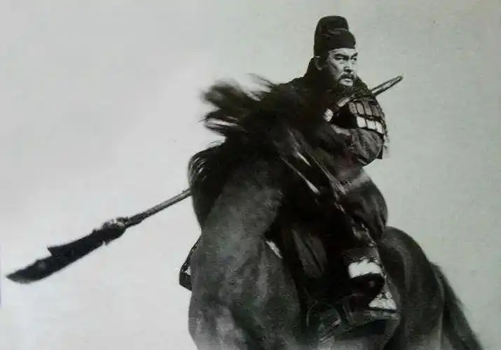 陆树铭饰演的关羽 | 《三国演义》剧照在云南拍摄"七擒孟获"时,"诸葛