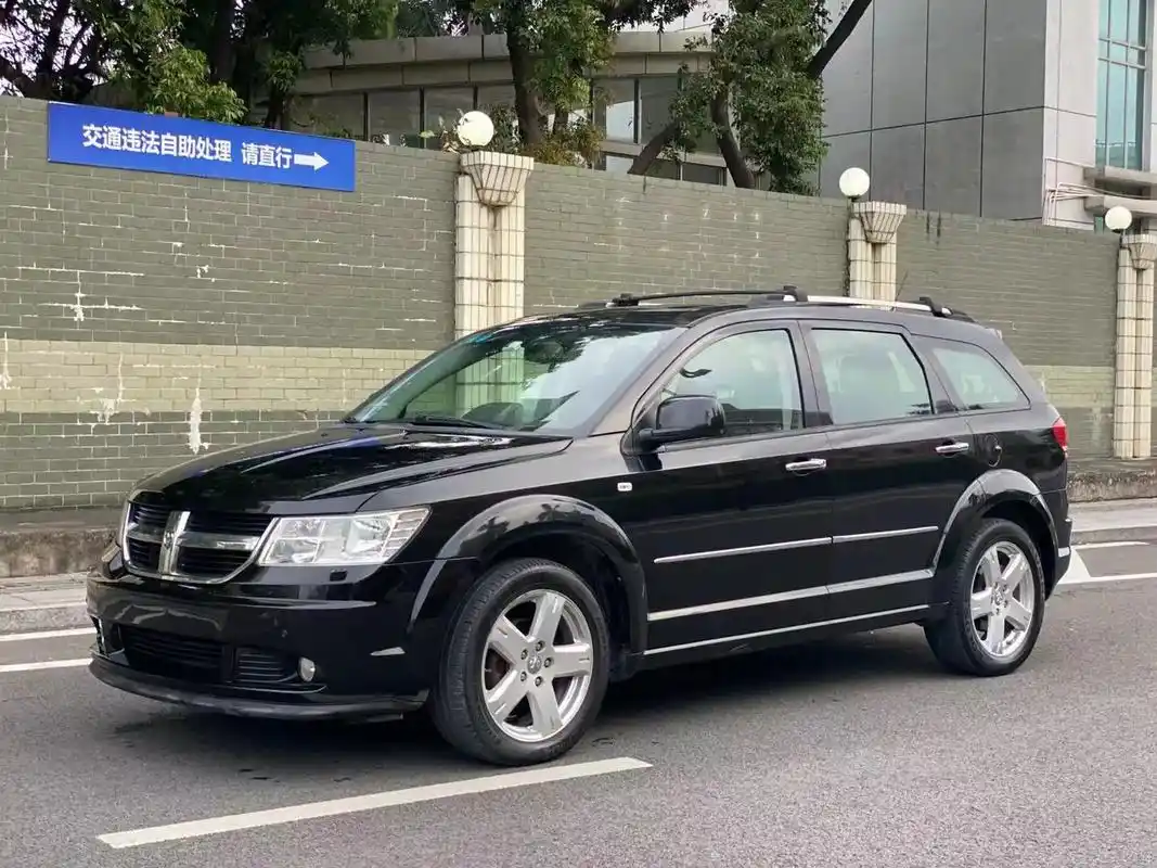 2011年道奇酷威自动7座商务车,一手精品原装进口,带燕飞利 - 抖音