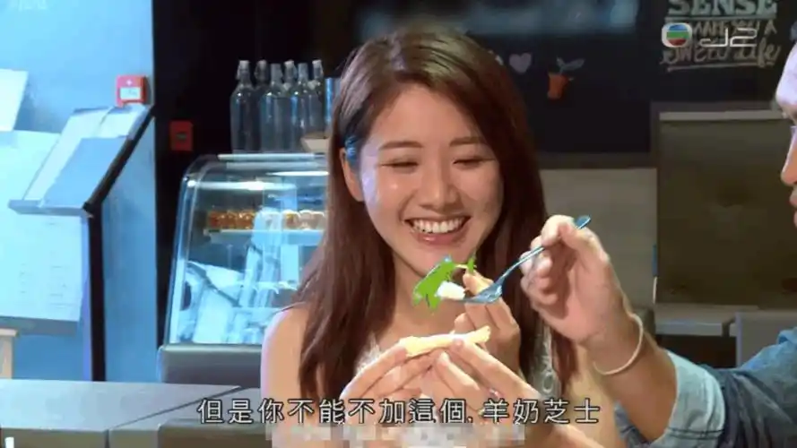 前华姐冠军邓佩仪加盟拍摄铁探是tvb警匪片的粉丝喜欢女警